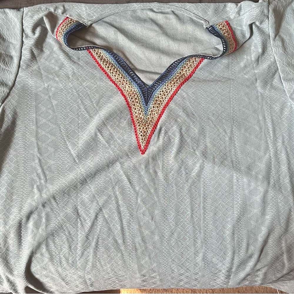 Top with Multicolor V-Neck Detail